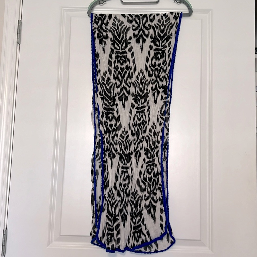 Animal print scarf in black and white with royal blue trim